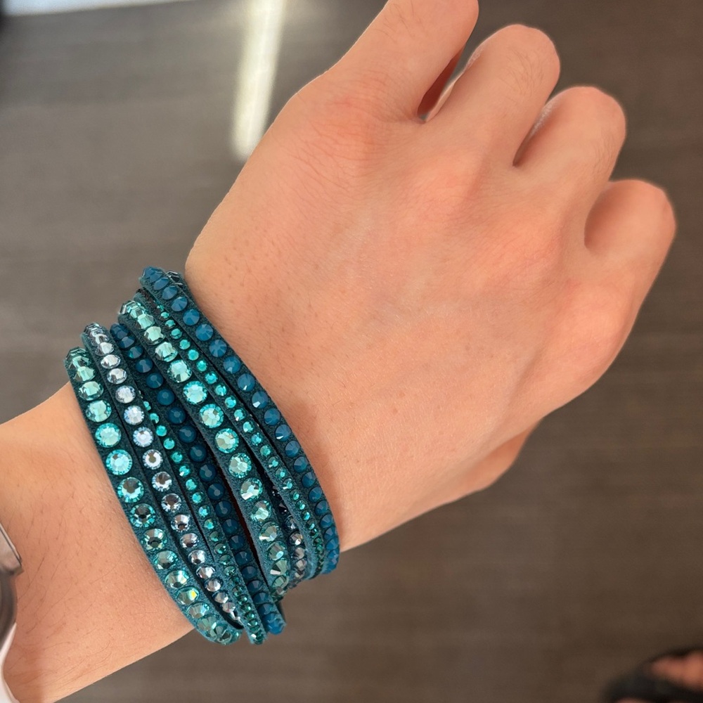 Elegant Blue Crystal Wrap Bracelet - Picture 2 of 3